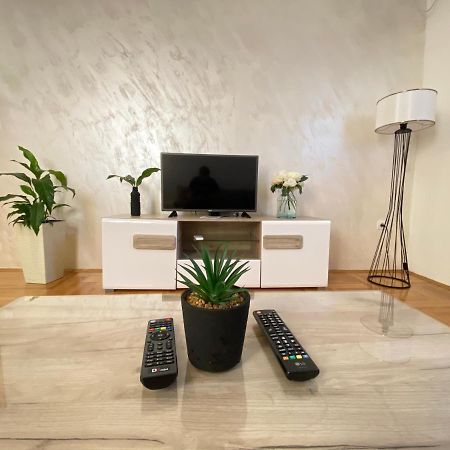 Apartman A&M Tivat Eksteriør billede