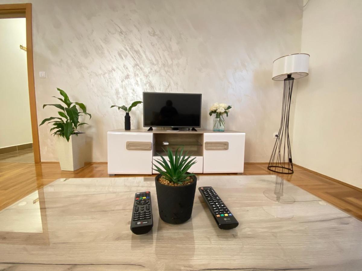 Apartman A&M Tivat Eksteriør billede